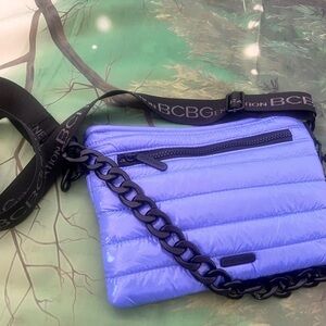 BCBG crossbody bag. Purple. Excelent condition